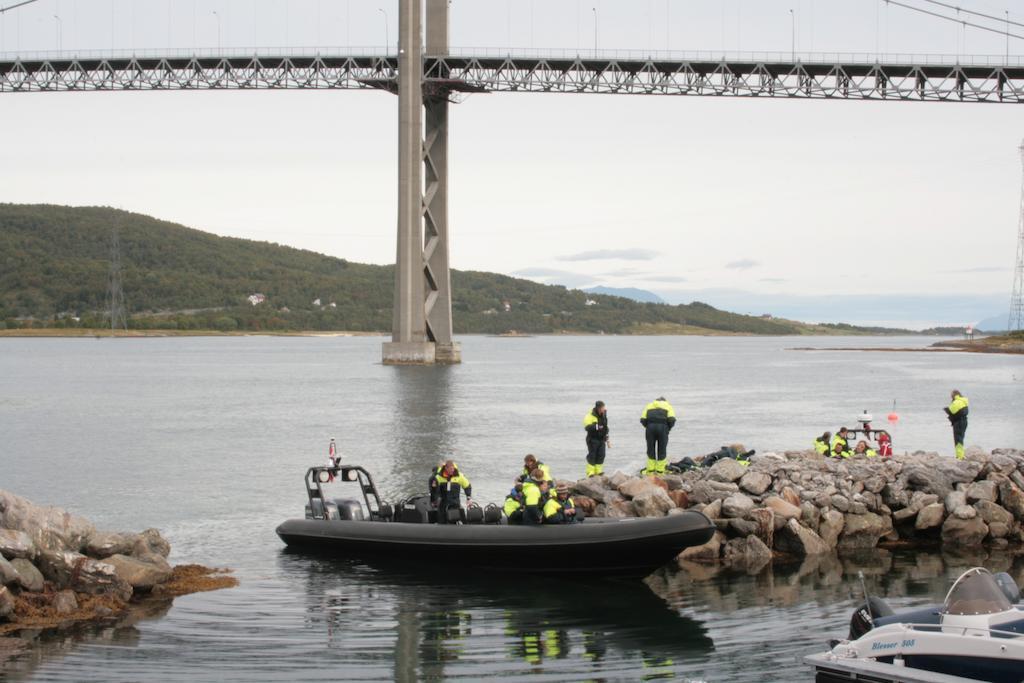 Tjeldsundbrua Maritim Villa Evenskjer Buitenkant foto